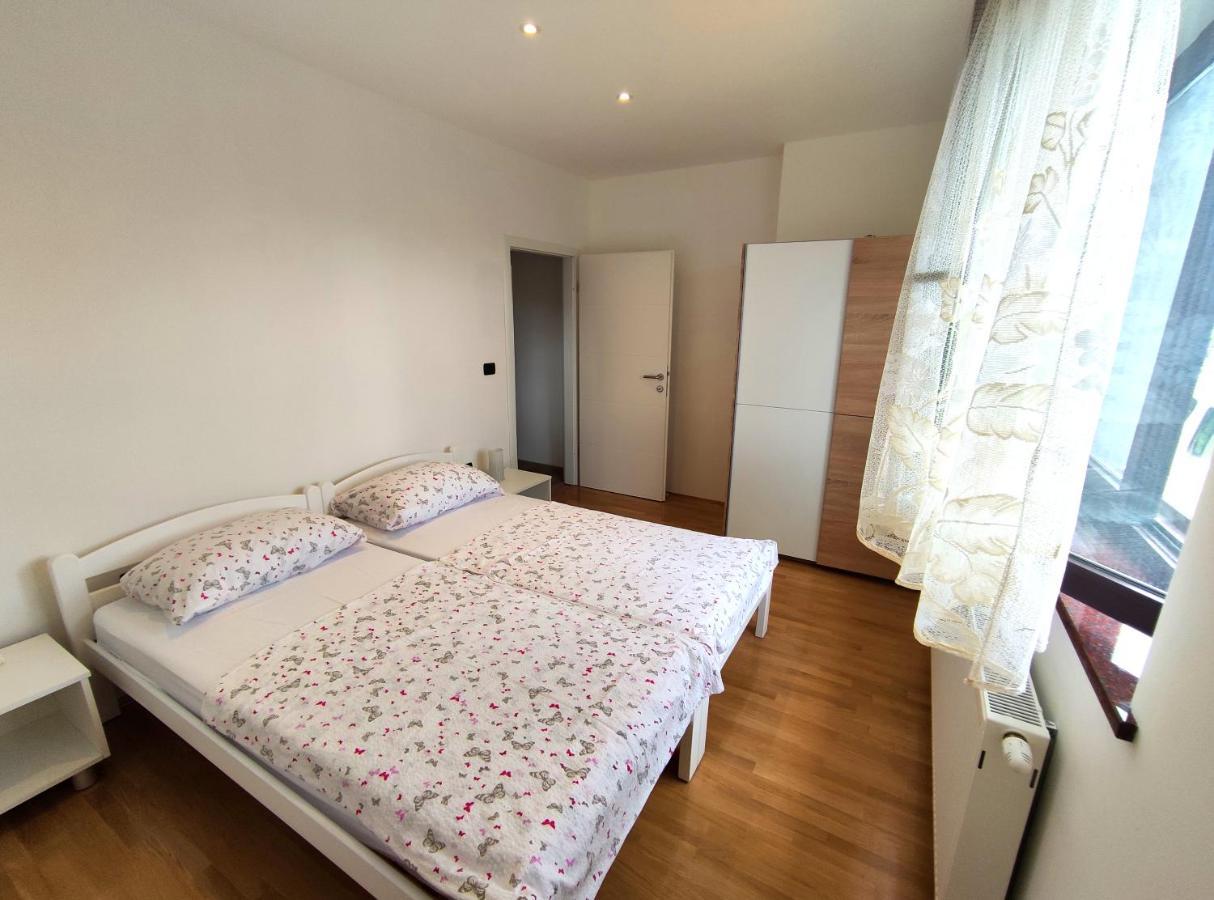 Apartmani Melia Marcelji Ngoại thất bức ảnh